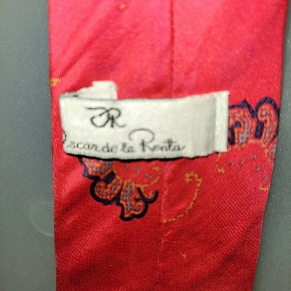 Vintage Oscar de la Renta Tie 100% silk Red - Picture 5 of 8
